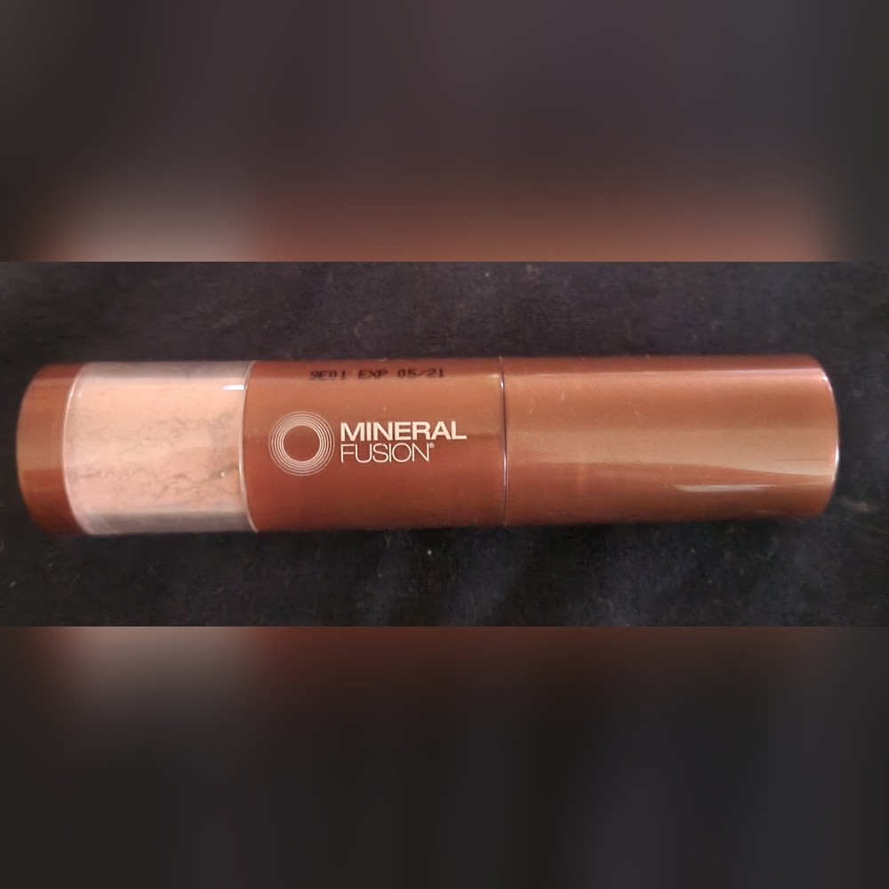 Mineral Fusion Powder With Brush Inside